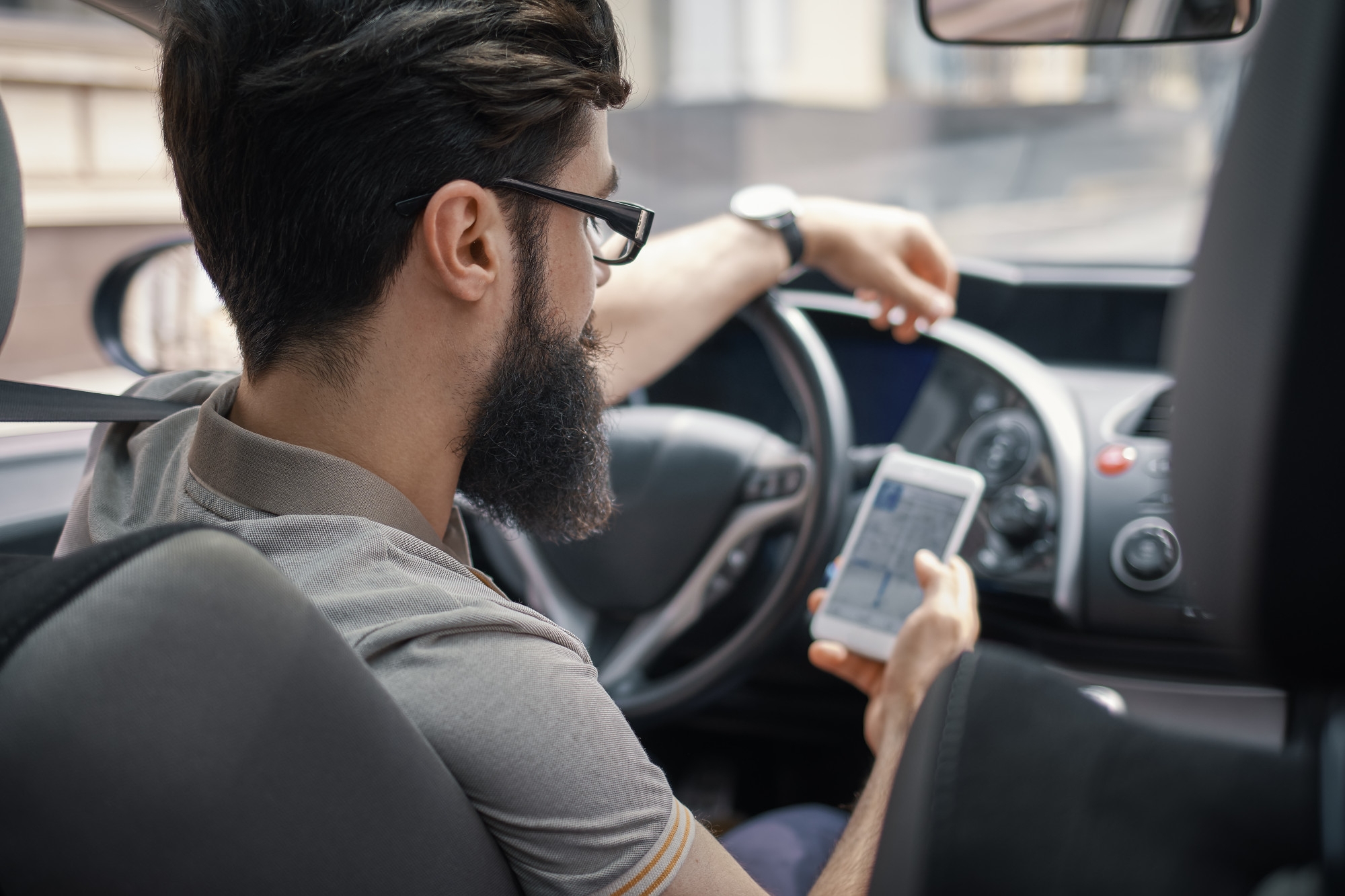 What You Need to Know If a Distracted Driver Hits You in Dallas, Texas